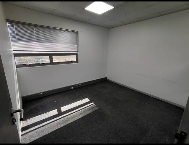 183M² OFFICE TO LET IN MIDRIDGE PARK